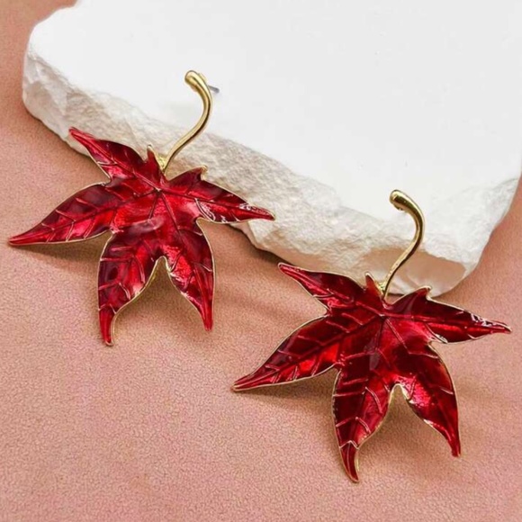 🍁Maple Leaf Earrings🍁 - Picture 1 of 3